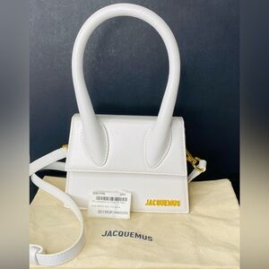 Jacquemus MEDIUM Le Chiquito Moyen. Authentic w dust cover & sales tag.